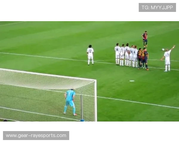 足球球星手工艺术：雕刻传奇人物与赛场精彩瞬间的创意表达