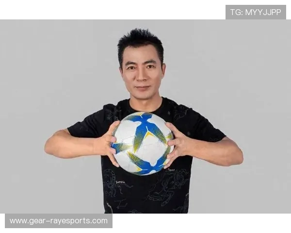 足球解说员大揭秘 谁是赛场背后的声音担当